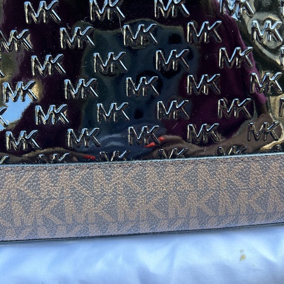 Michael Kors Black with Brown Jet Set Dome crossbody - Picture 5 of 9